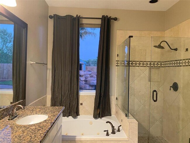 Foto del edificio - 7710 Misty Fern Ct