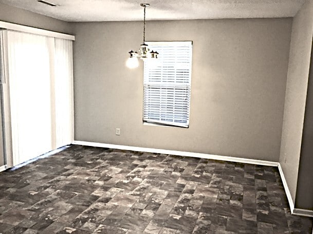 Building Photo - 991 Ravine Dr