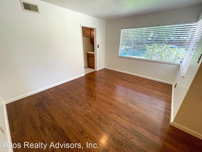 Foto del edificio - 5 br, 2.5 bath House - 1385 Fremont Avenue