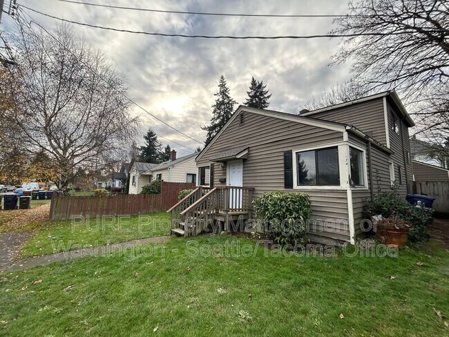 Building Photo - 3806 S Asotin St