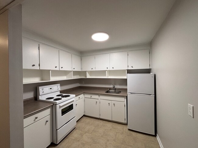 Building Photo - 52 Bissett Rd