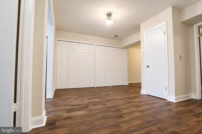 Building Photo - 1405 Silver Ct