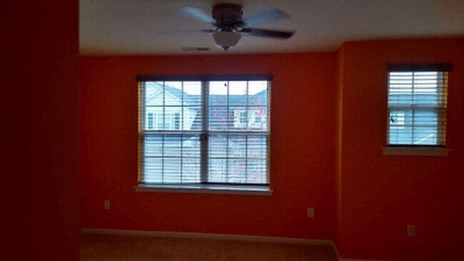 Foto del edificio - 3 BED / 2.5 BATH CONDO