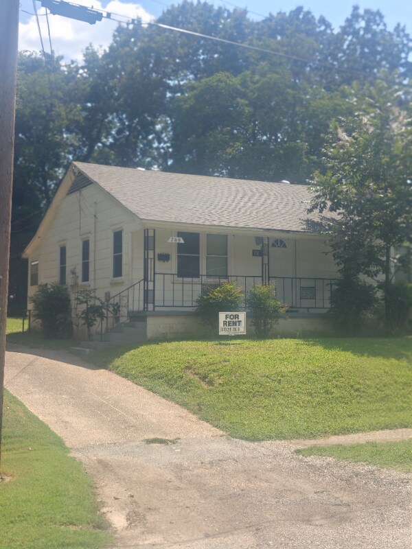 Foto del edificio - 709 Poplar Ave