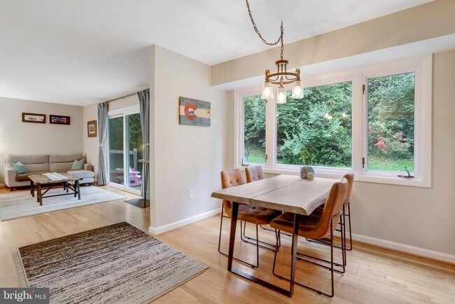 Foto del edificio - 8805 Menard Ct
