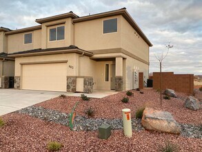 Building Photo - 663 S Malorie Wy