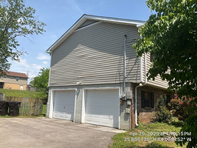 Foto del edificio - 3 Bedroom / 2.5 Bath House Available Now