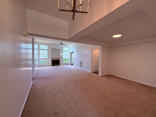 Foto del edificio - Newly Renovated 3 Bedroom 3 Bathroom Townh...