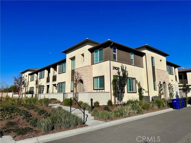 Building Photo - 3900 S Oasis Paseo