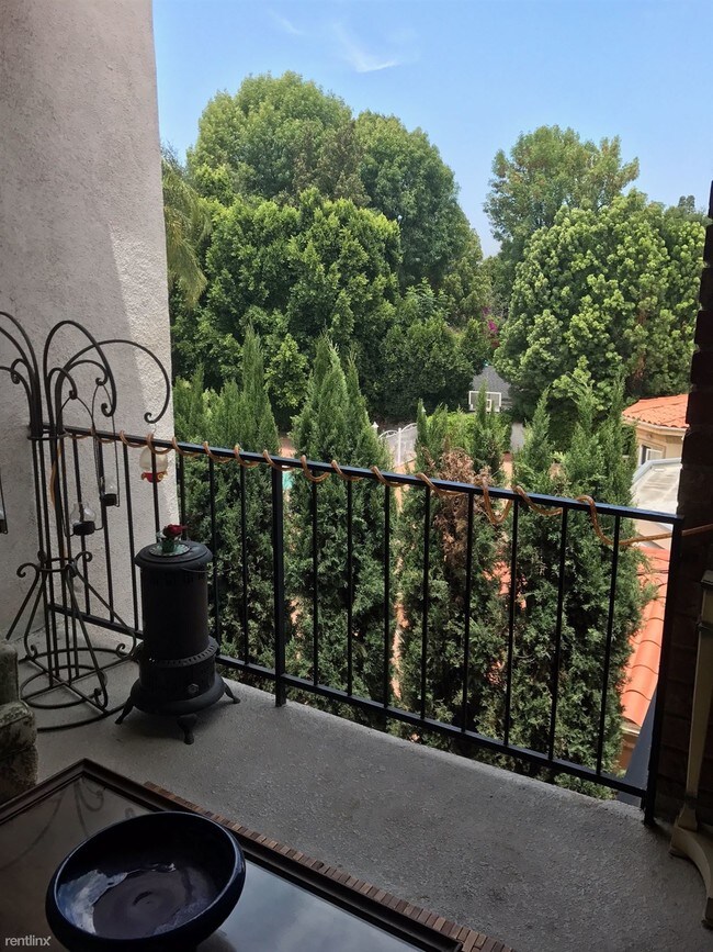 Building Photo - 2 br, 2 bath Condo - 4807 Woodley Avenue 306