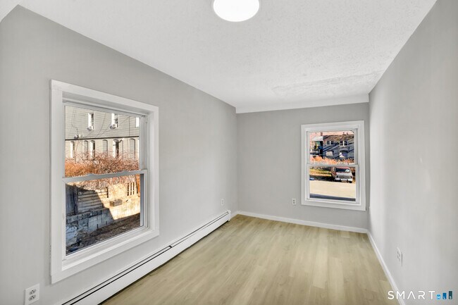 Building Photo - 31 Cossett St