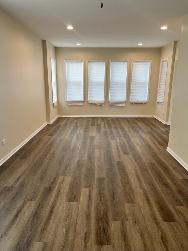 Foto del edificio - 7045 S Oakley Ave