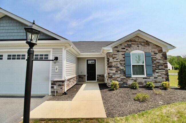 Building Photo - Duplex for rent with Mountain Views - 2 So...