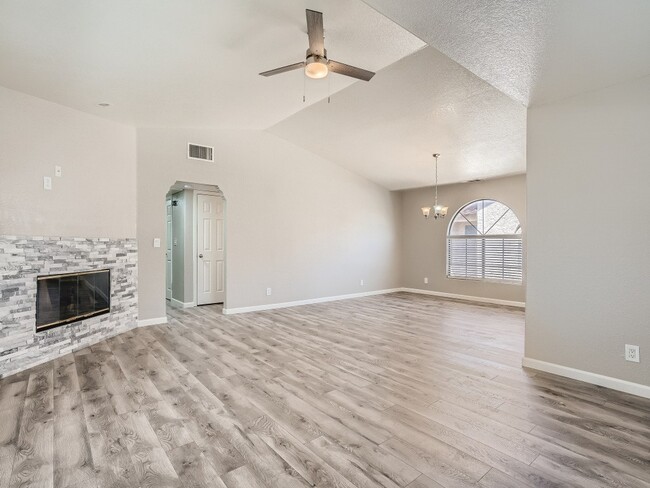Building Photo - 1411 Santa Margarita St