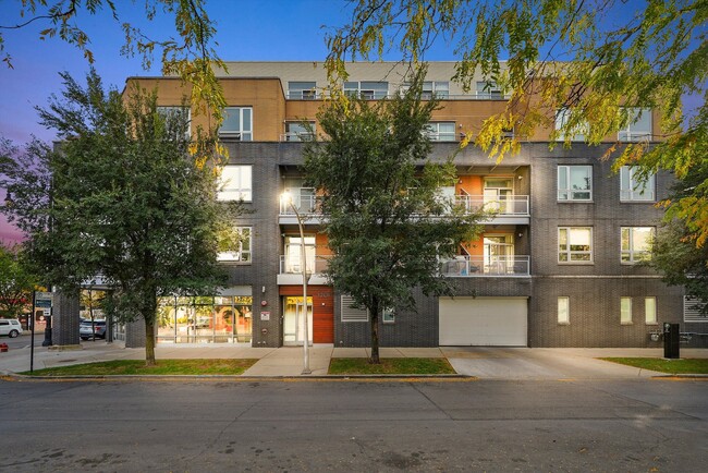 Building Photo - 3201 W Leland Ave