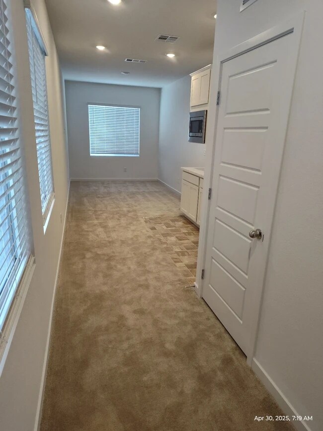 Foto del edificio - 8355 Hayden Hills Ave