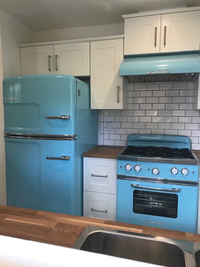 Building Photo - 3540 Broadway St