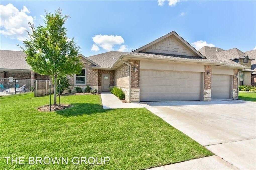 Foto principal - 3 br, 2 bath House - 8808 NW 110th St