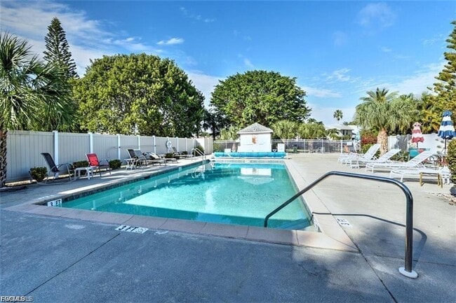 Foto del edificio - 11650 Pointe Cir