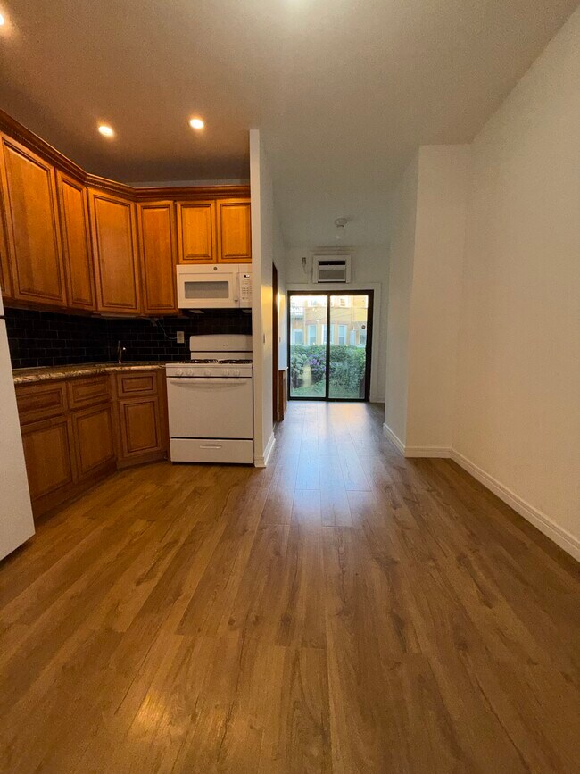 Foto del edificio - 7414 62nd St