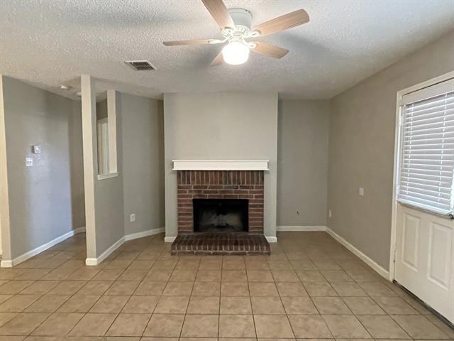 Foto del edificio - 5619 Swan Lake Dr