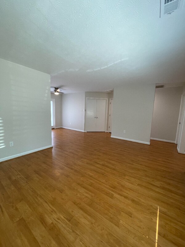 Foto del edificio - 2205 Overland Ct