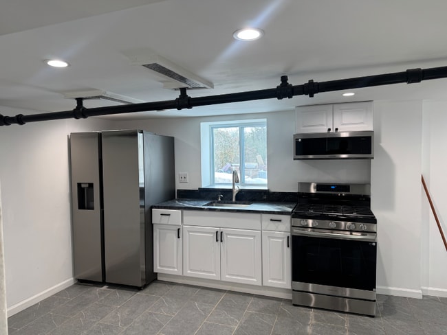 Building Photo - 9 Lawrence Ave