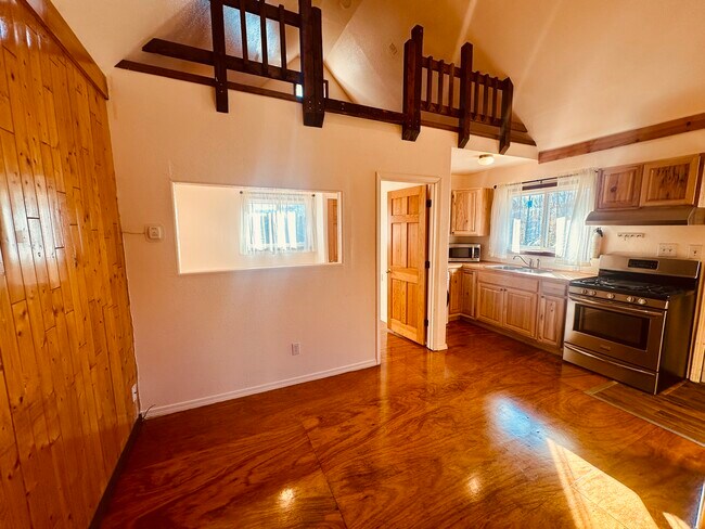 Foto del edificio - 1801 N Lakeview Dr