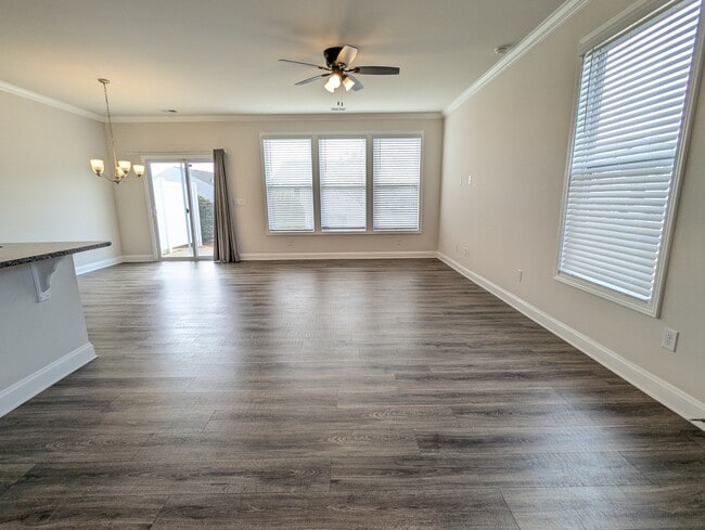 Building Photo - 2 Planters Pl