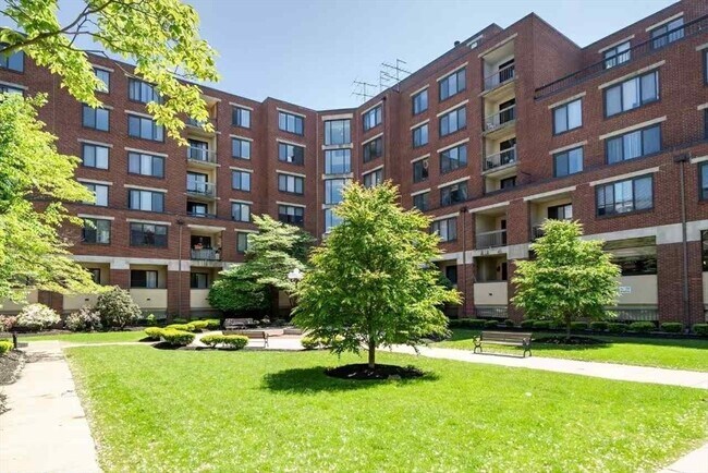 Foto del edificio - 85 Brainerd Rd