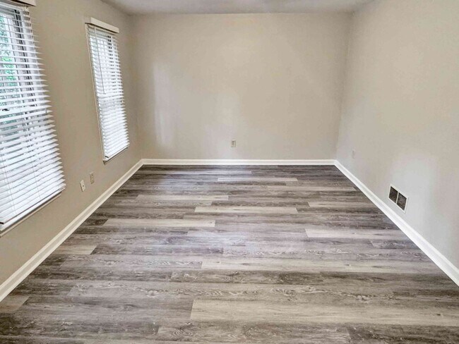 Foto del edificio - Renovated 4BR Home in Walton HS East Cobb