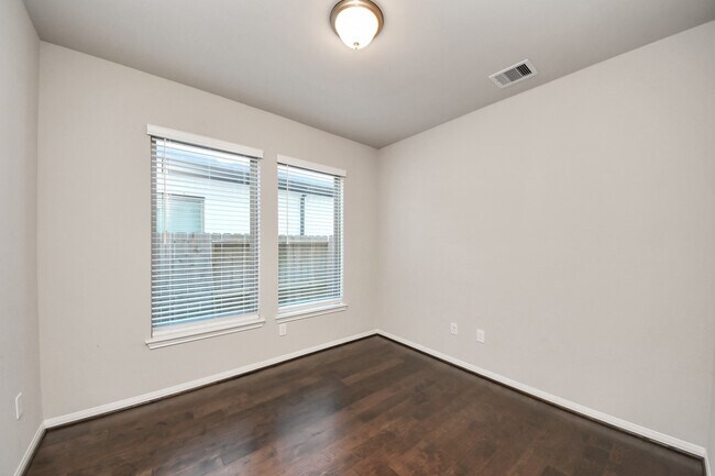 Foto del edificio - 1930 Waters Branch Dr