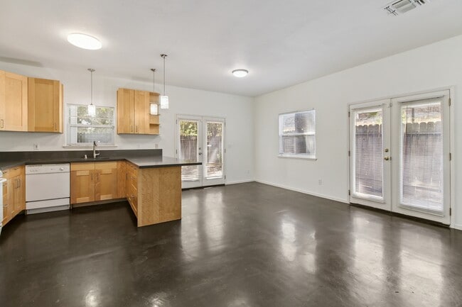 Building Photo - 3108 2nd Ave