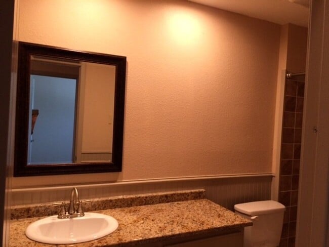 Foto del edificio - Cute 3/2 duplex in Frisco, Tx- Available NOW and Renovated