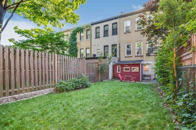 Building Photo - 1137 Park Ave