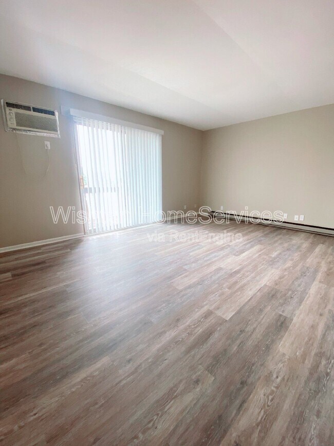 Foto del edificio - 204 Charleston Blvd