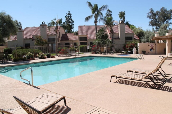 Building Photo - 602 N May