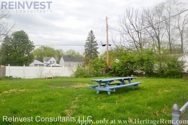 Building Photo - 3 br, 1 bath House - 94 Van Buren