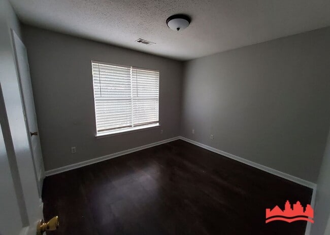 Foto del edificio - 3035 Meadows Ln