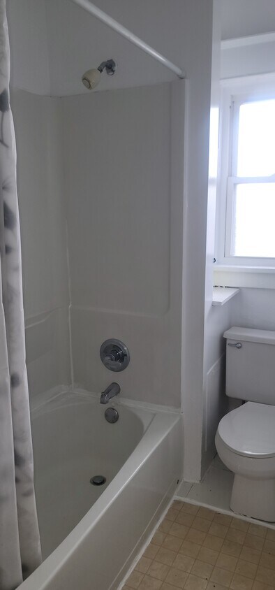 Foto principal - 527 W 6th St