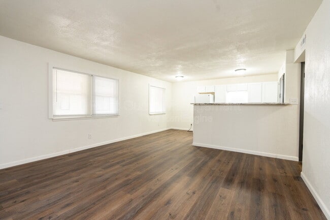 Building Photo - 750 W Dayton Ave