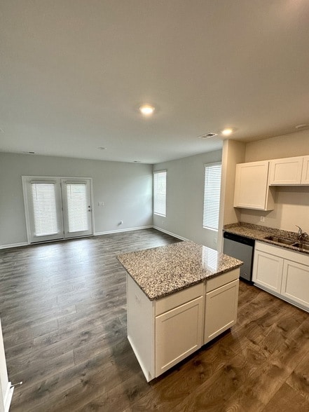 Building Photo - 600 Clifford Heights