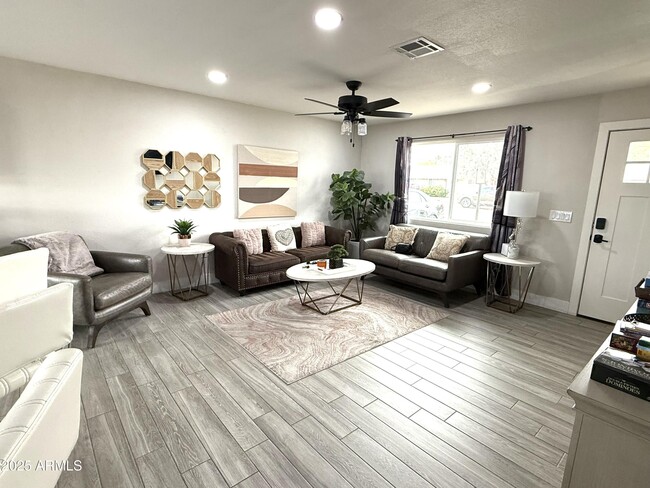 Foto del edificio - 7425 E Roosevelt St