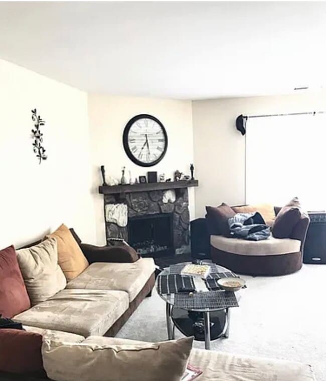 Gas log fireplace - 1022 Boxwood Ct