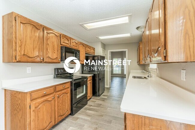 Building Photo - 4 Bedroom Pet-Friendly Home in Cedar Hill, TX with Main Street Renewal