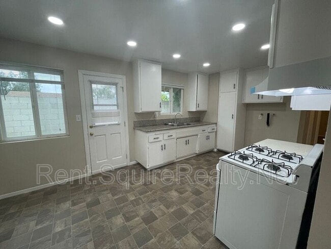 Building Photo - 355 S Aspan Ave