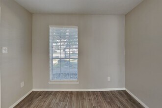 Building Photo - 22135 N Fork Dr