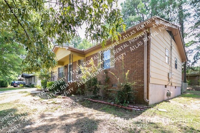 Building Photo - Stunning 4-Bedroom Home with Gourmet Kitch...