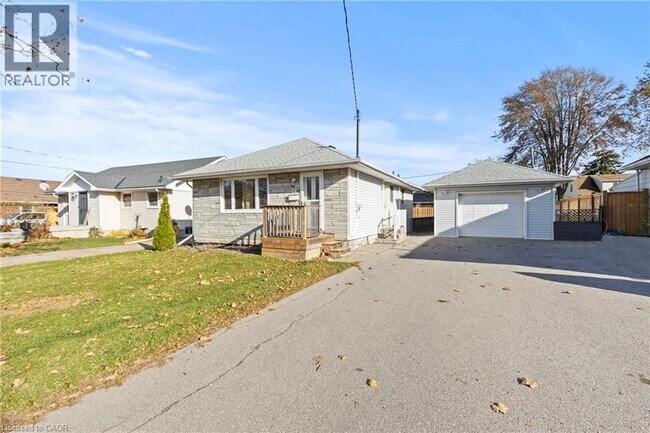 Photo du bâtiment - 14 Westmount Ave