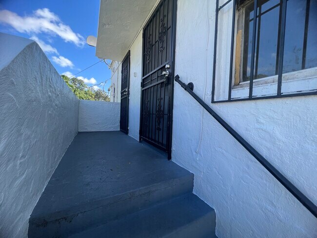 Building Photo - 5619 N Miami Ave
